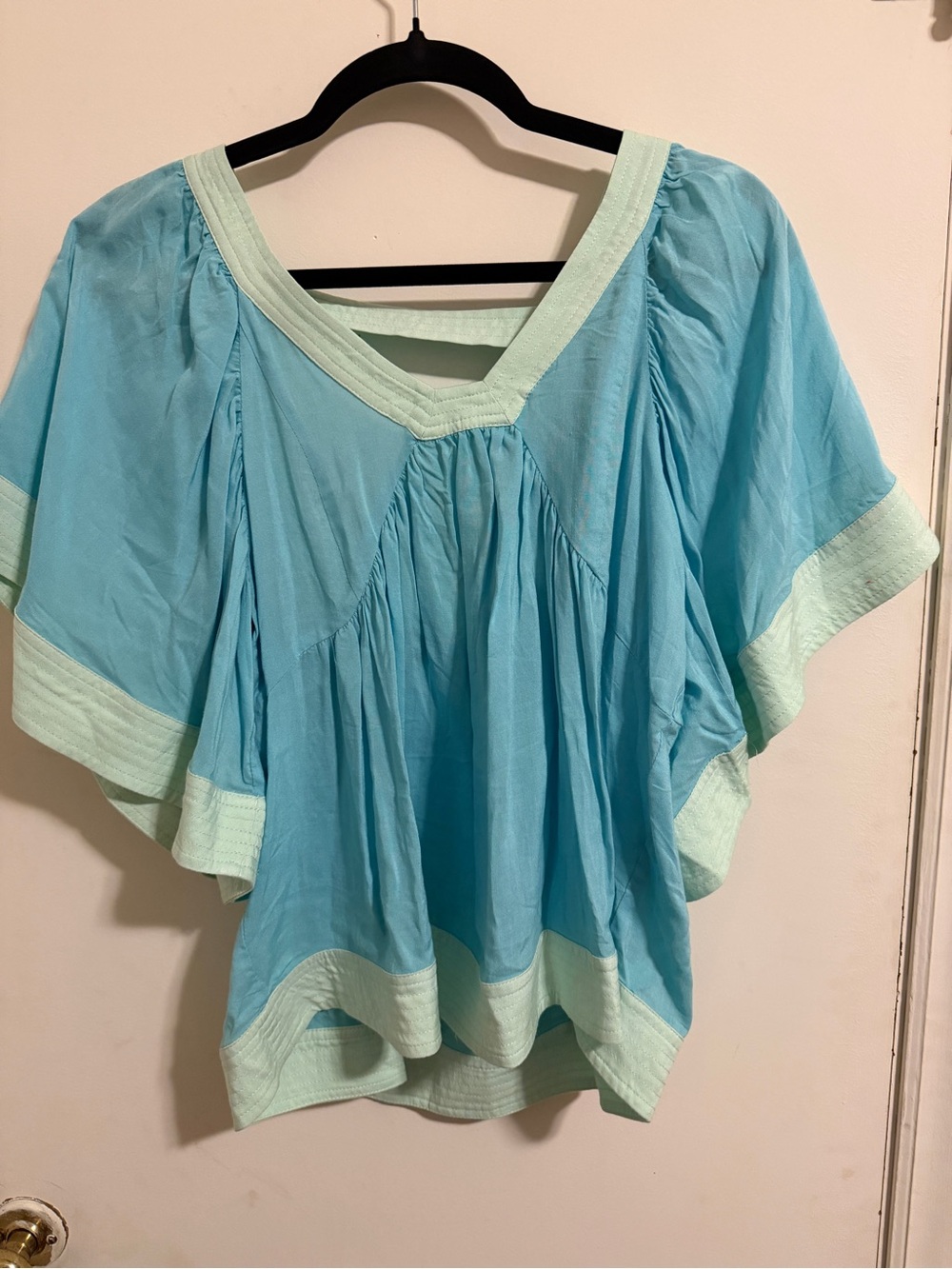 Light Blue V-Neck Flutter Sleeve Top by GIGIO BNWT - Picture 4 of 10